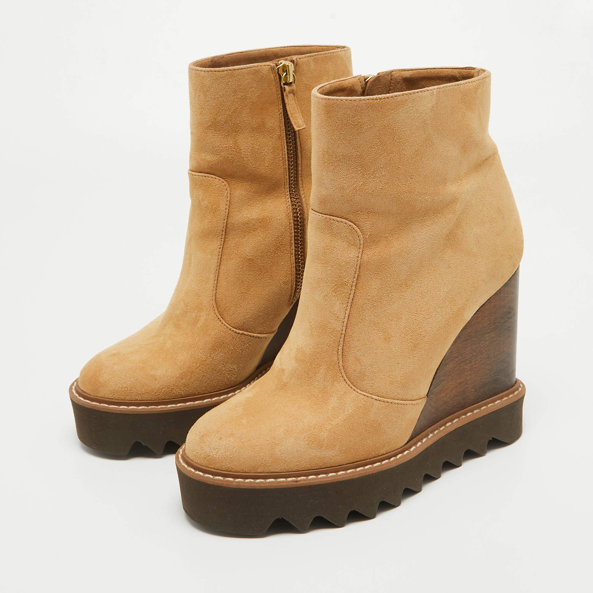 Méticuleusement conçues dans une silhouette élégante, ces bottes ont du style. Elles sont dotées de semelles intérieures confortables et de semelles extérieures durables pour vous durer toute la vie. Ces bottes sont tout simplement incroyables, et