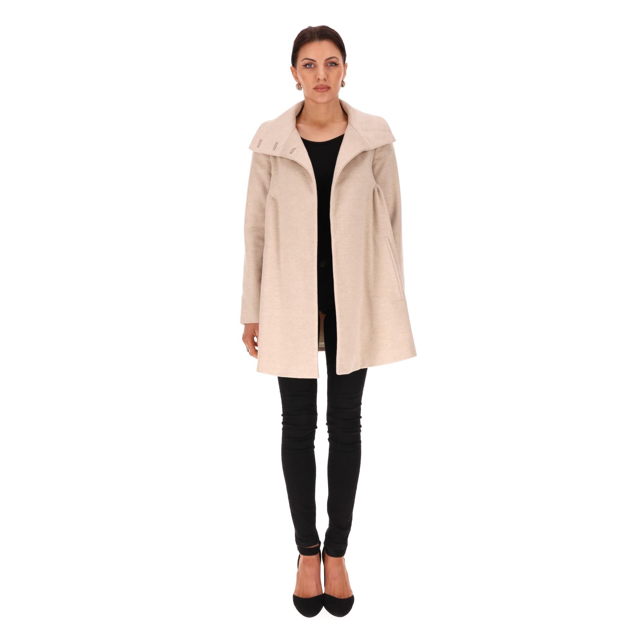 Stella McCartney Cashmere & Wool A-Line Coat

Beige coat crafted from cashmere and wool blend in A-line silhouette with plisse details to the sides.

Featuring stand collar and three button closure. Side pockets and long sleeves.

Rrp Approx.