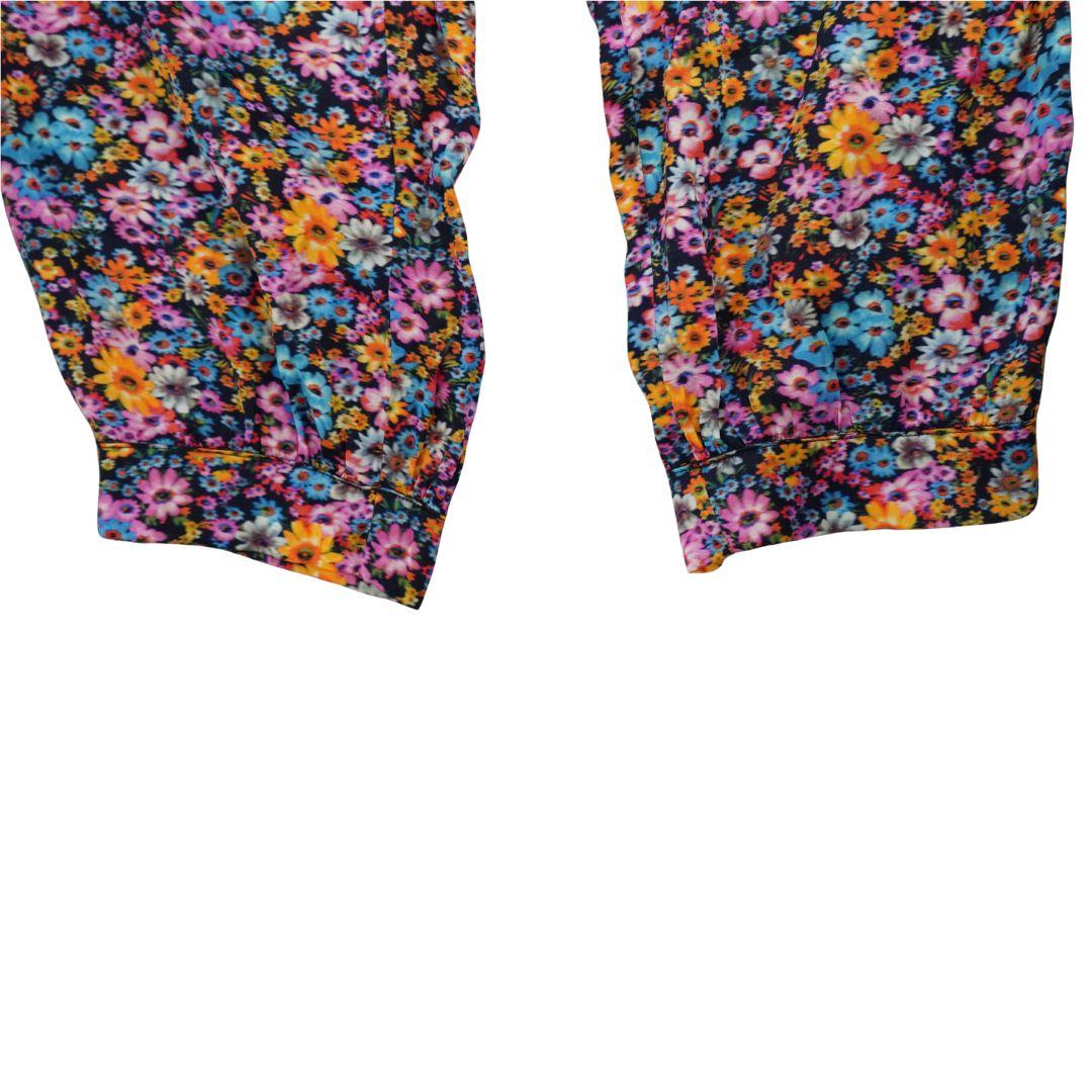 Stella McCartney Christelle Floral Silk 2-teiliges Set
Gekürztes Tanktop mit verstellbaren Trägern
Die Hose hat ein Taillenband mit Gummizug auf der Rückseite
    Pull-on-Stil
    Schlupftaschen in der Taille
    Verjüngte Silhouette
    Seide
   