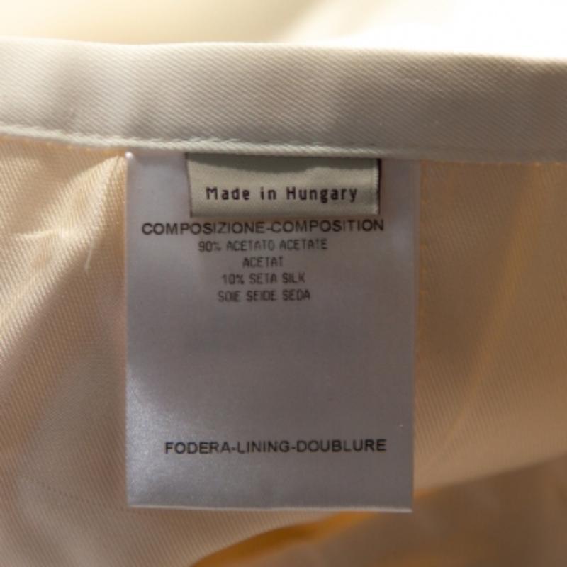 Stella McCartney Pantalones cónicos de seda recubierta color crema con detalle de botones S en venta 1