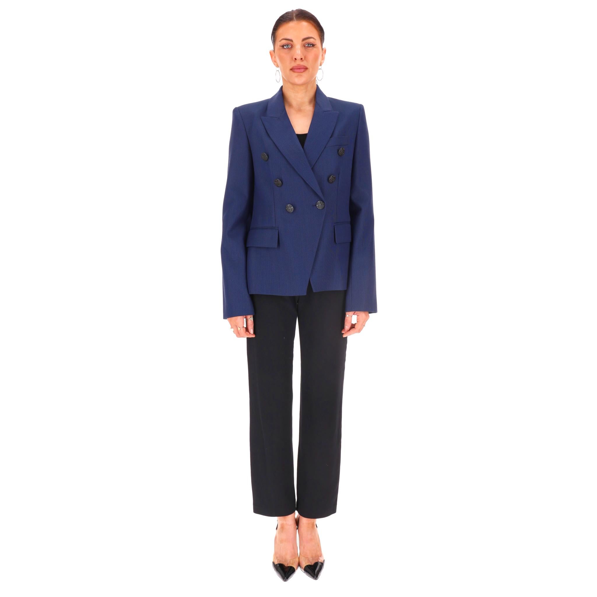 Blazer Stella McCartney à double boutonnage

Blazer de tailleur bleu marine entièrement réalisé en laine et orné de boutons gaufrés noirs.

Il présente des revers à oreilles, des poches à rabat sur le devant et des poignets boutonnés.

Rrp