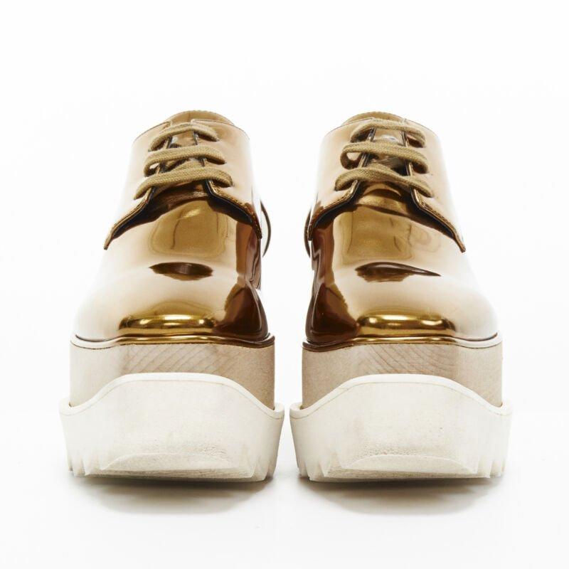 Gold STELLA MCCARTNEY Elyse mirrored gold faux leather wooden platform brogue EU34.5 For Sale