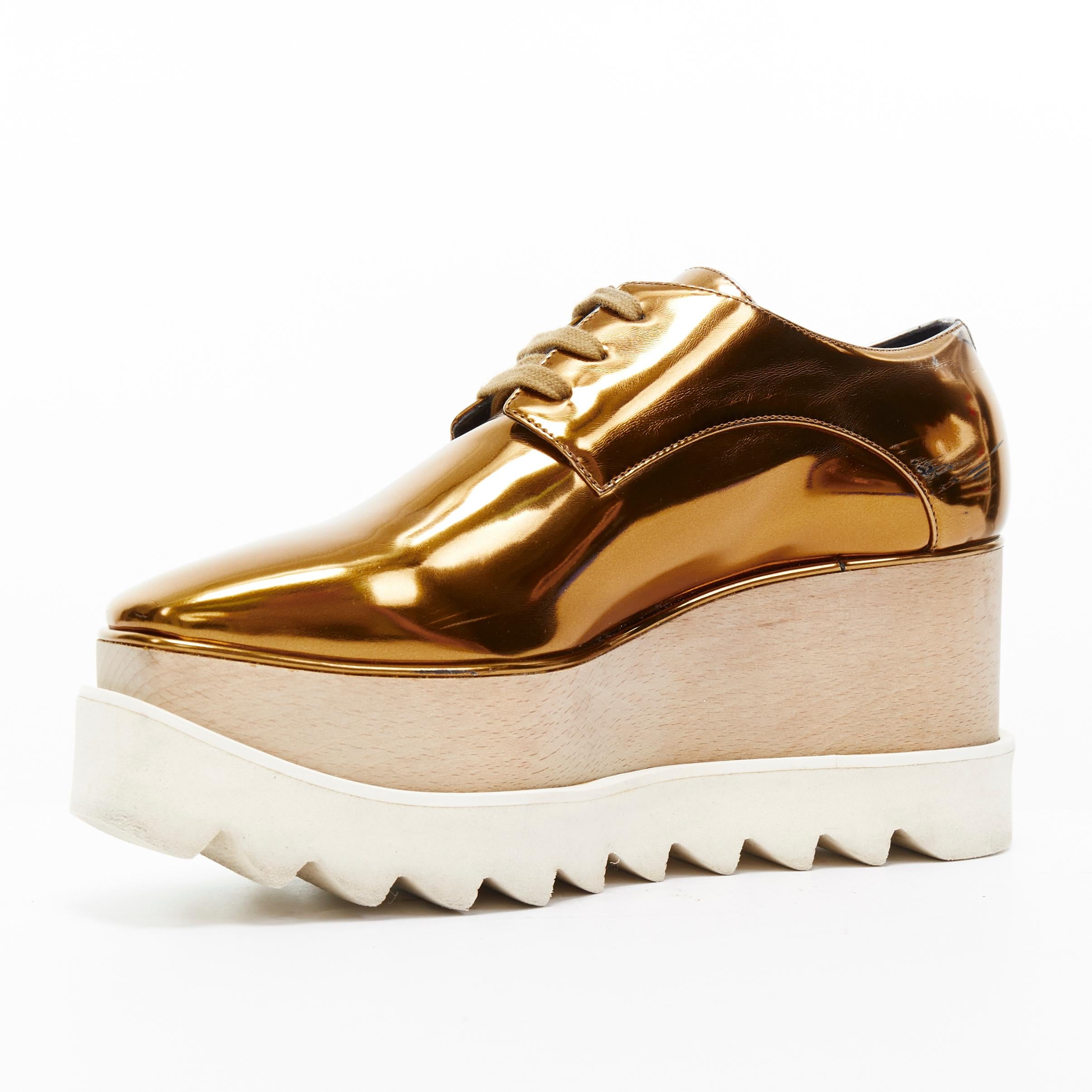 Gold STELLA MCCARTNEY Elyse mirrored gold faux leather wooden platform brogue EU34.5 For Sale