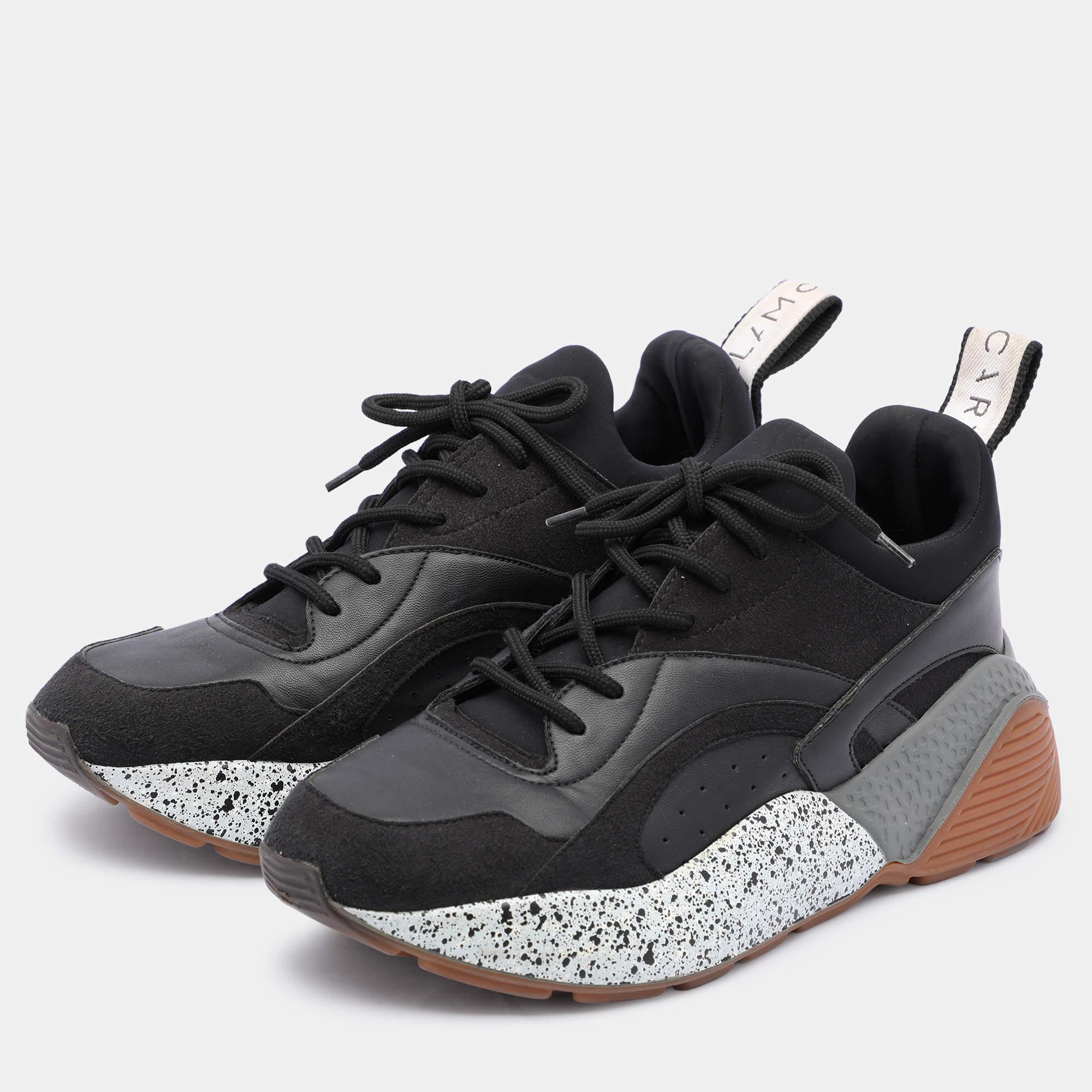 Fabriquées avec talent, ces baskets présentent un design luxueux et des détails caractéristiques. Vous pouvez compter sur eux pour rehausser n'importe quelle tenue. Le summum de la sophistication et du confort à chacun de vos pas.