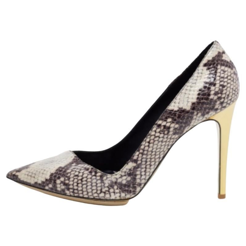Stella McCartney, finto brevetto in pelle di serpente in rilievo, Pumps Taglia 38.5
