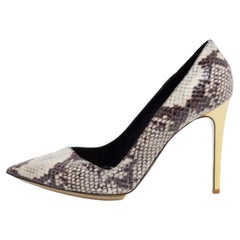 Stella McCartney, finto brevetto in pelle di serpente in rilievo, Pumps Taglia 38.5