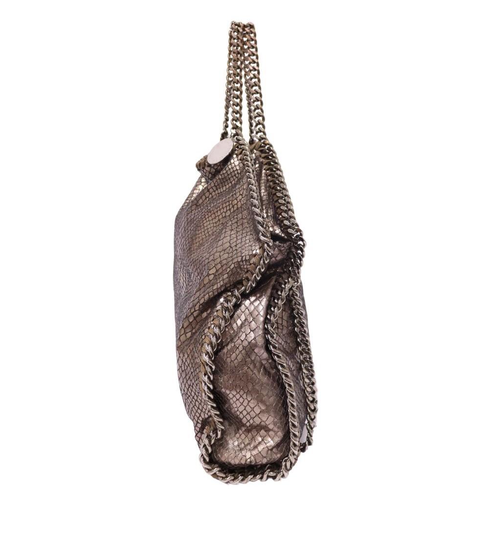 Stella McCartney Falabella Tote aus geprägtem Leder mit Pythonprägung aus Kunstleder im Zustand „Gut“ im Angebot in Amman, JO