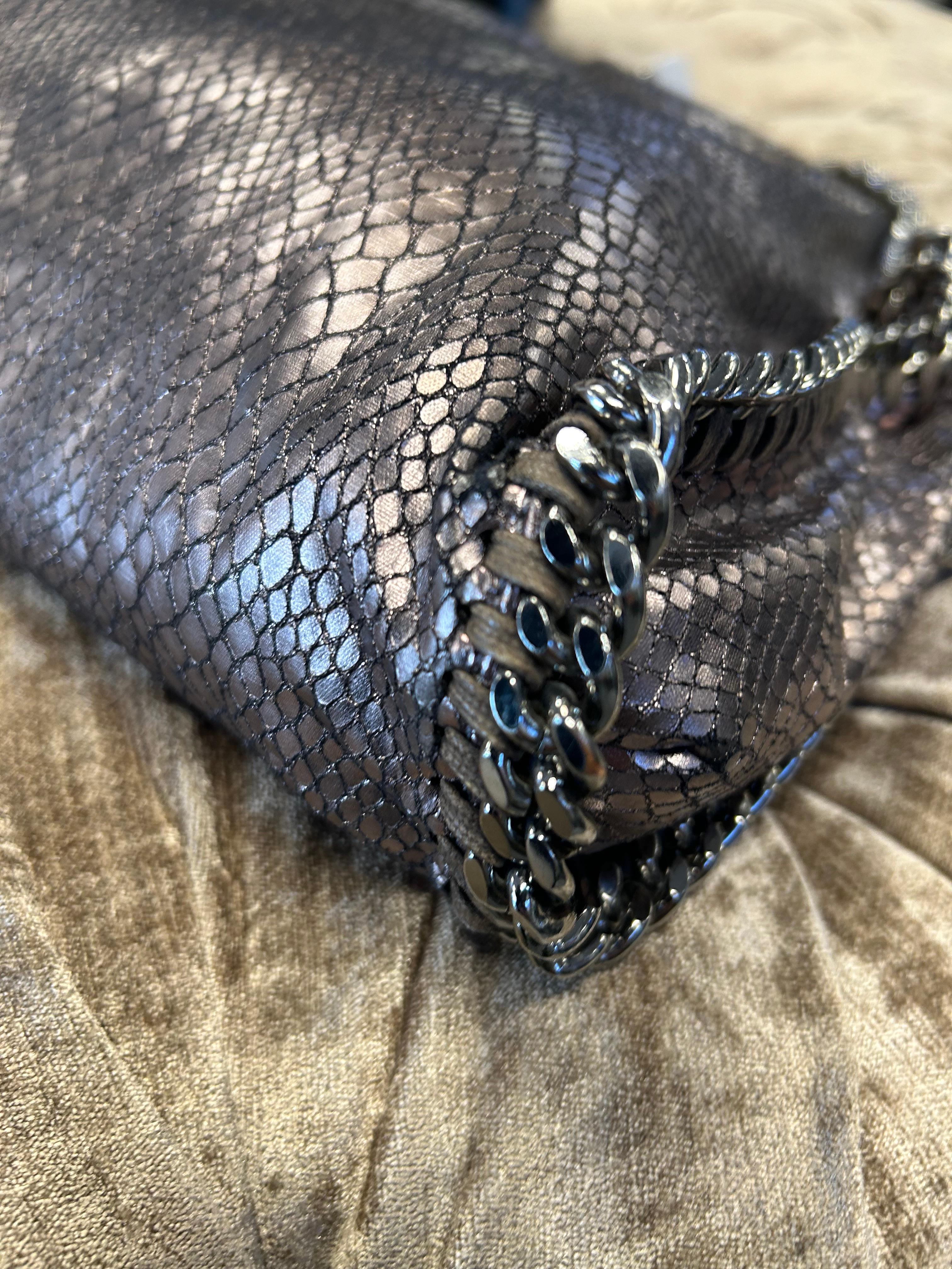 Stella McCartney Falabella Tote aus geprägtem Leder mit Pythonprägung aus Kunstleder im Angebot 4