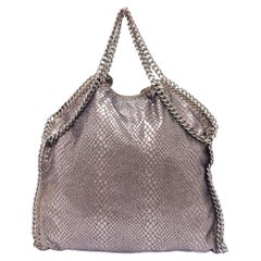 Stella McCartney Falabella Tote aus geprägtem Leder mit Pythonprägung aus Kunstleder