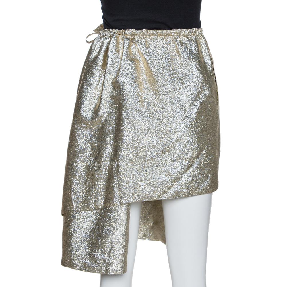 Make room in your closet for this creation from the house of Stella McCartney. Designed for a fashionable look, this gold lurex skirt is fabulous for an evening out. This skirt features a gathered waist and asymmetric folds.

