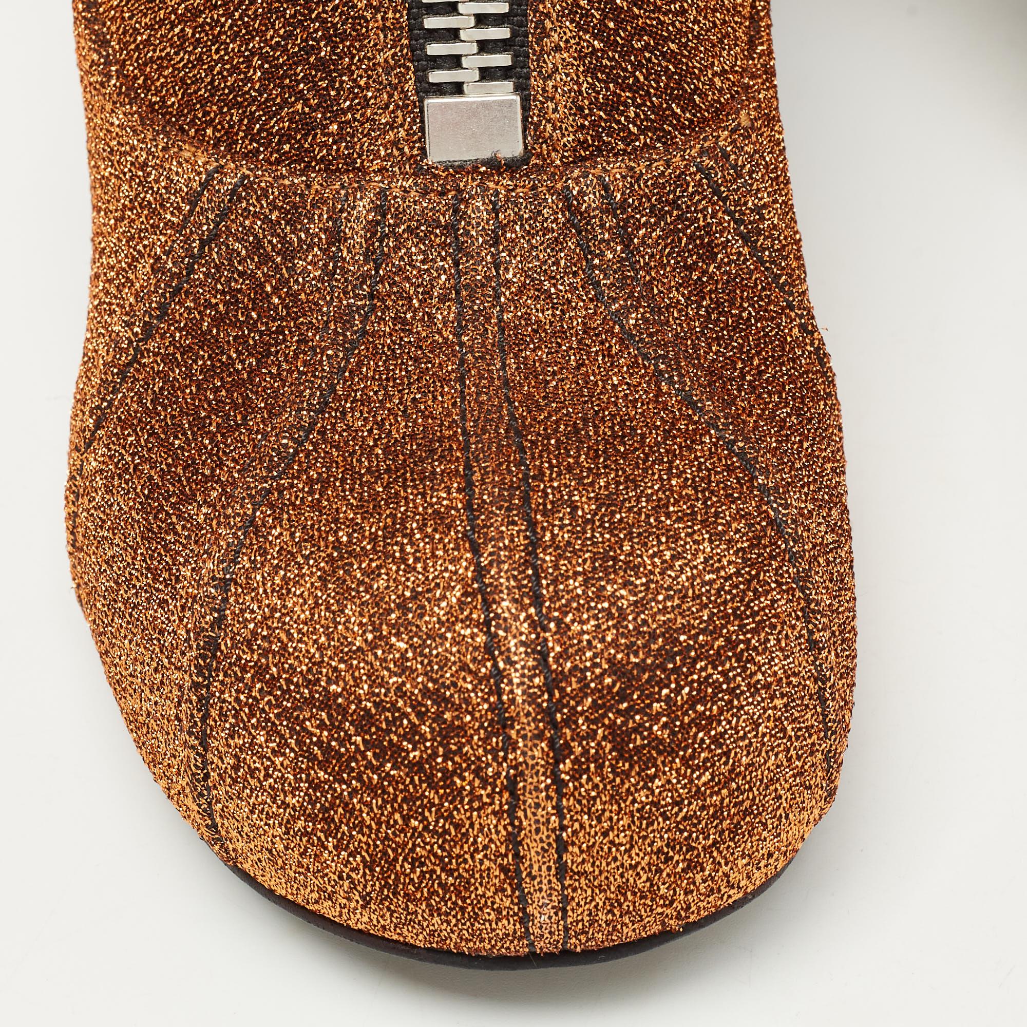 Stella McCartney Gold Lurex Groove Ankle Boots Size 39 In Excellent Condition For Sale In Dubai, Al Qouz 2