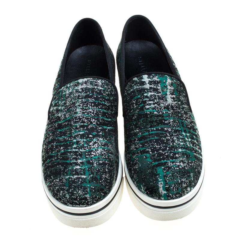 These sneakers by Stella McCartney are designed in an easy slip-on style and hence are a must-have. It flaunts a green and black fabric body which accentuates in contrast to the rubber sole carrying a white hue. Save these lovely sneakers for your