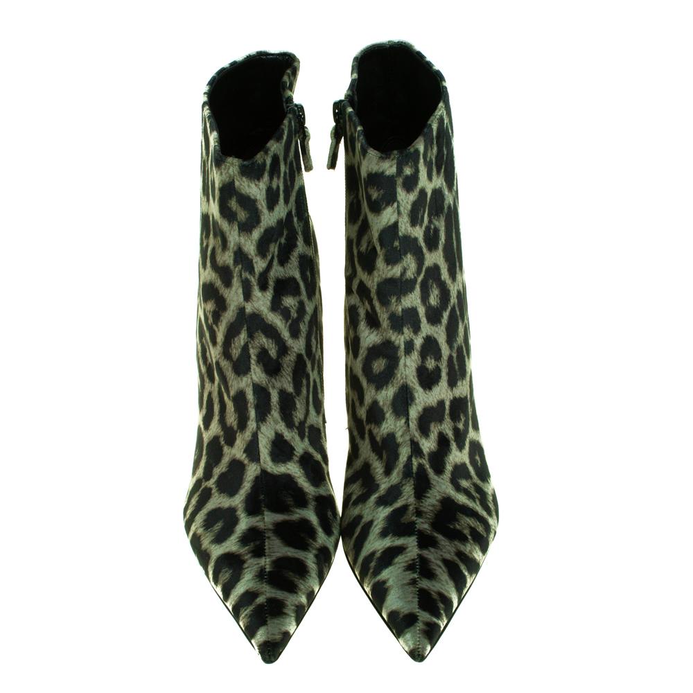 Stella McCartney Green/Black Print Velvet Pointed Toe Ankle Booties Size 41 In New Condition In Dubai, Al Qouz 2