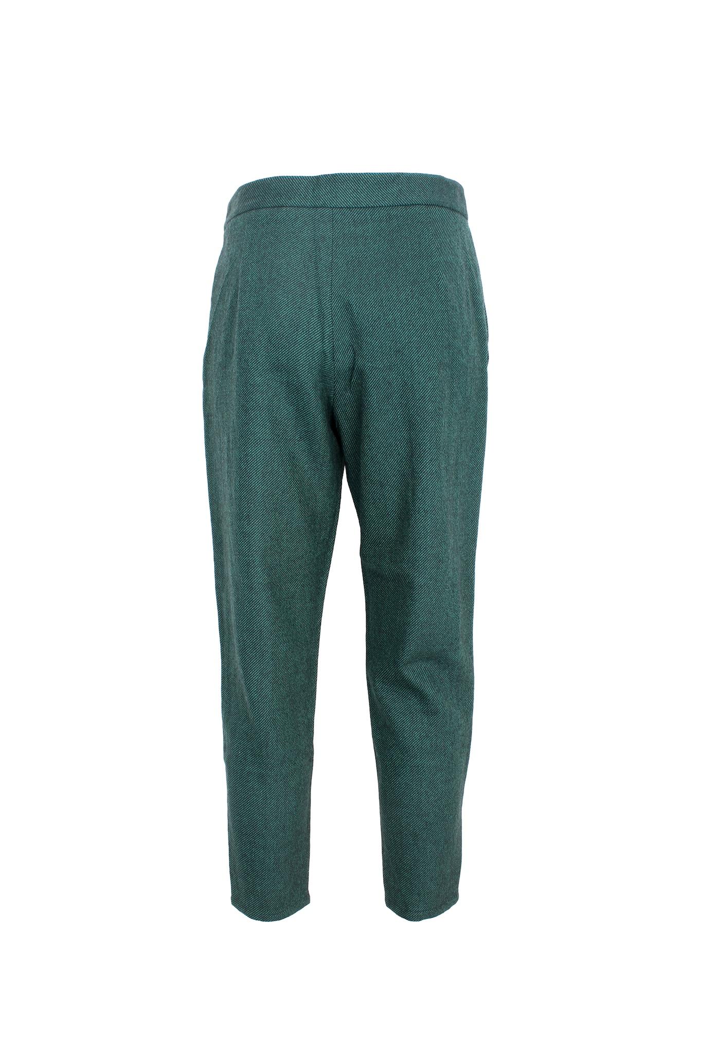 Stella McCartney 2000s Capri trousers. Green and black color with striped pattern, ankle length, side pockets. Fabric 96% wool, 2% polyester, 2% elastane. Made in italy.

Size: 40 It 6 Us 8 Uk

Waist: 37 cm
Inseam: 66 cm
Length: 89 cm
Hem: 13 cm