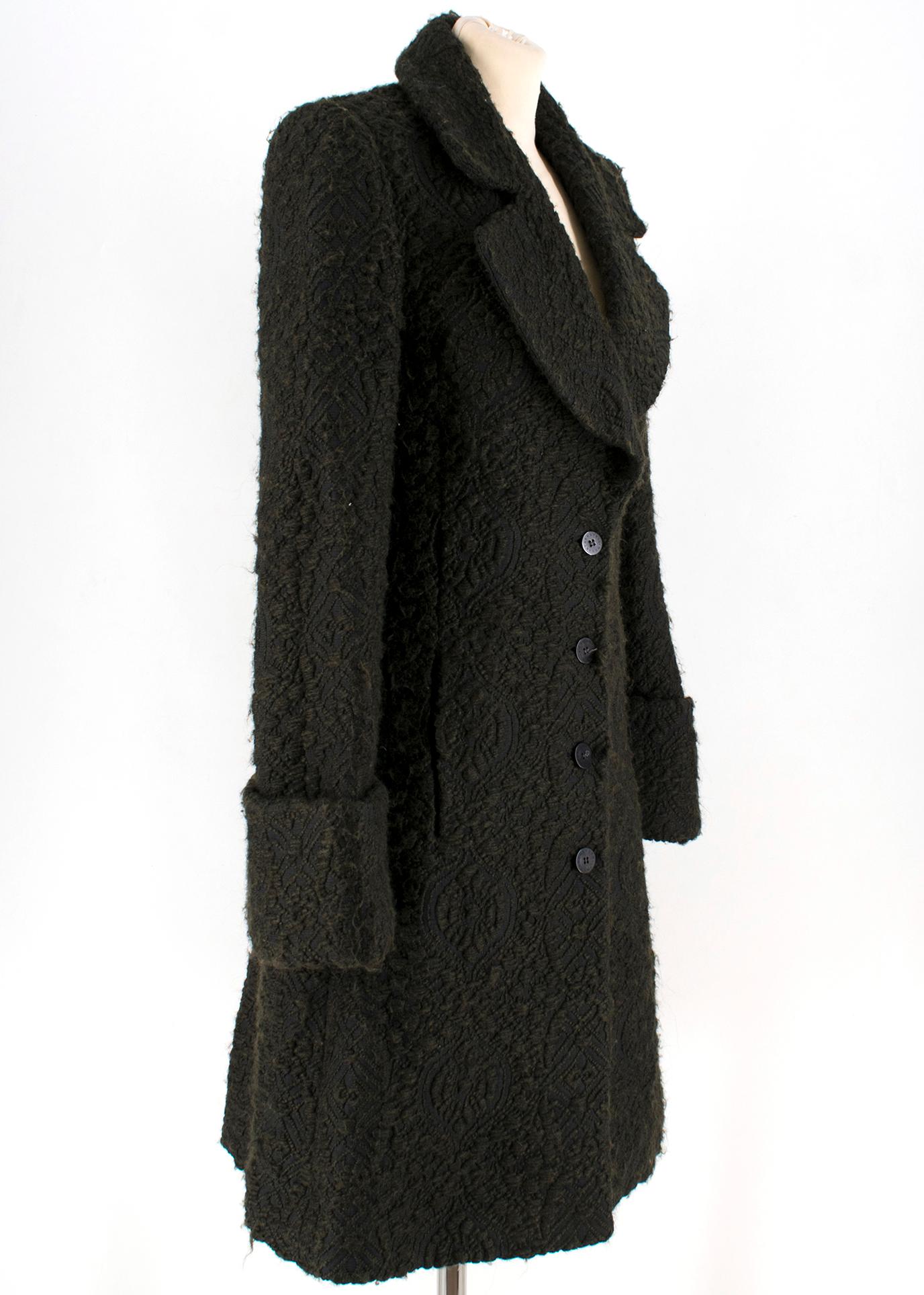 Stella McCartney Green Cloque Wool Coat

-Dark-green, heavyweight Cloque textured wool
-Notch lapels, long sleeves, turn-up cuffs
-Single breasted button closure
-Unlined, matching binding

Please note, these items are pre-owned and may show some