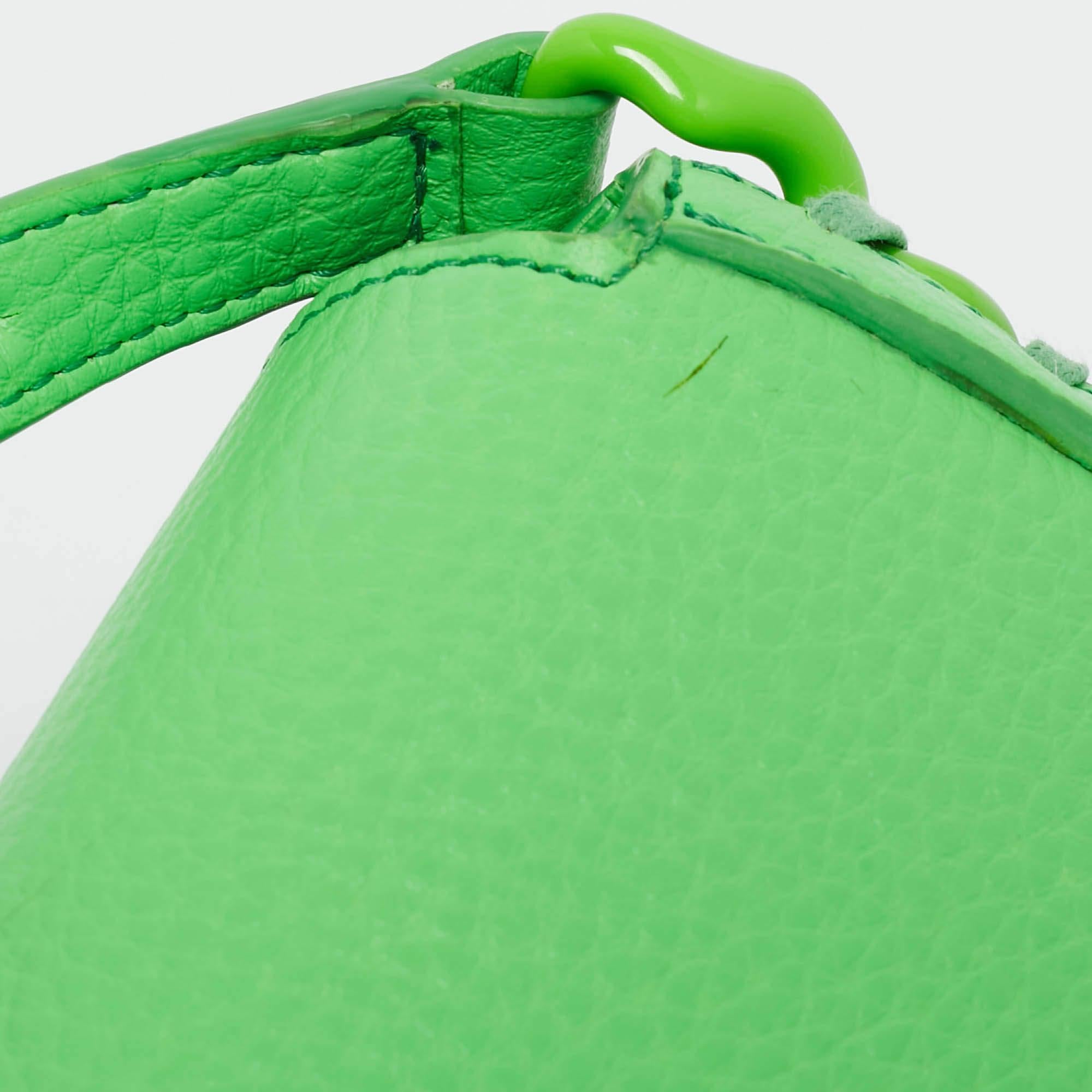 Stella McCartney Borsa a tracolla con patta in ecopelle verde Frayme in vendita 2
