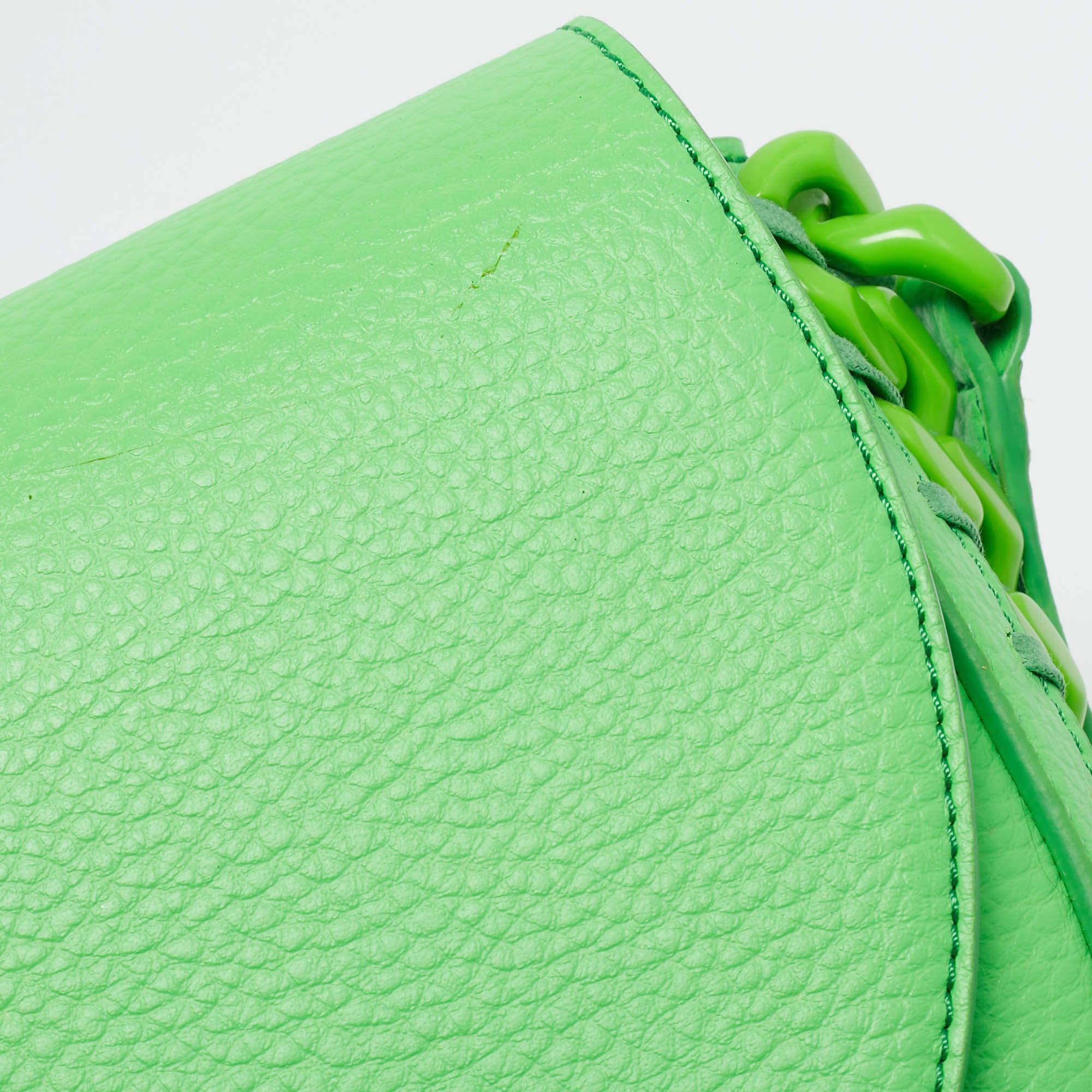 Stella McCartney Borsa a tracolla con patta in ecopelle verde Frayme in vendita 3