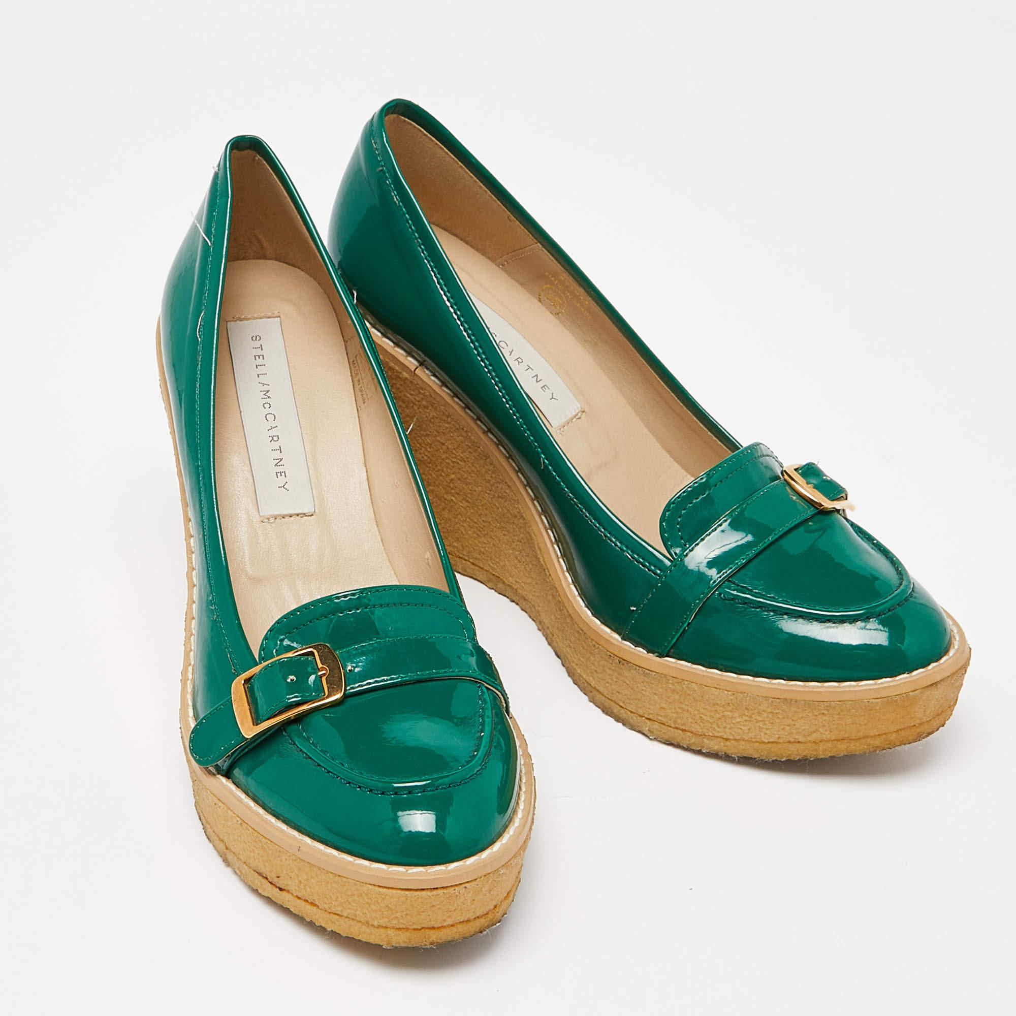 Stella McCartney - Escarpins compensés en cuir verni vert, taille 38 Bon état - En vente à Dubai, Al Qouz 2
