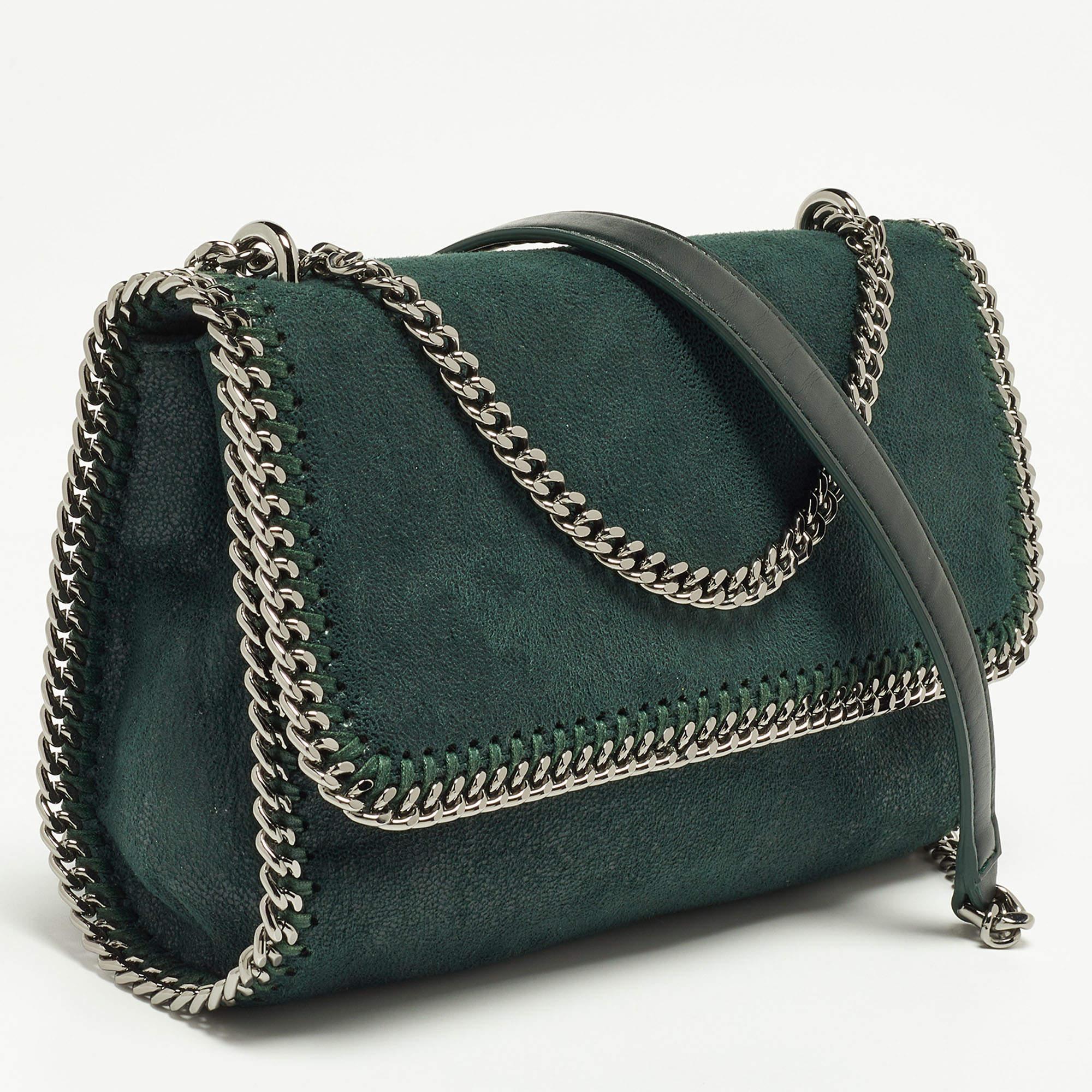 Trust this Stella McCartney Falabella shoulder bag to be light, durable, and comfortable to carry. It is crafted beautifully using the best materials to be a durable style ally.

