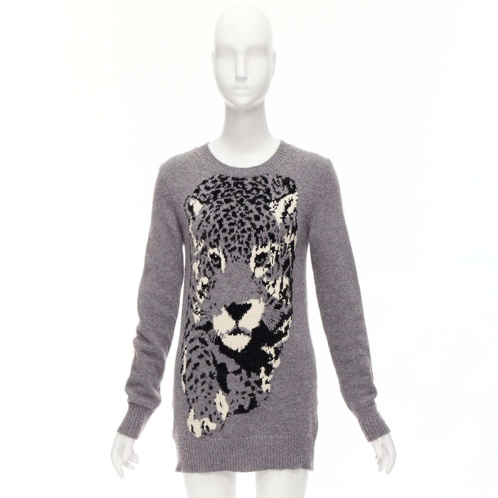 STELLA MCCARTNEY Graues, schwarzes, cremefarbenes, Leoparden-Intarsien-Strickkleid mit Rundhalsausschnitt im Angebot 5