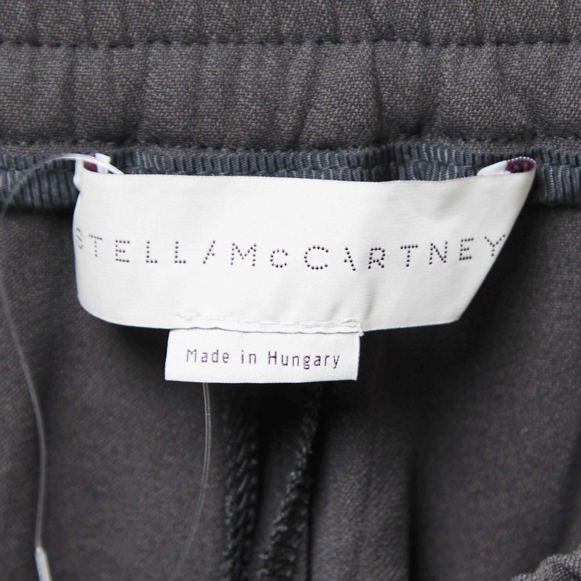 Stella McCartney - Pantalon à jambes coniques en crêpe gris XS Excellent état à Dubai, Al Qouz 2
