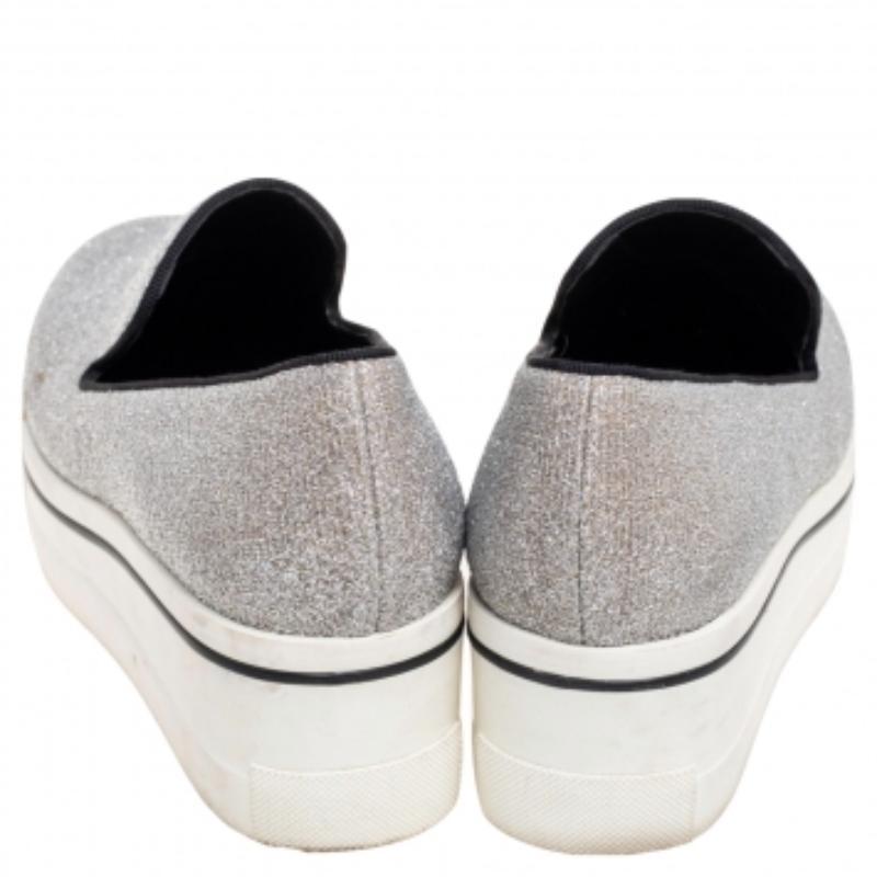 Stella McCartney Grey Glitter Platform Sneakers Size 35 In Fair Condition For Sale In Dubai, Al Qouz 2