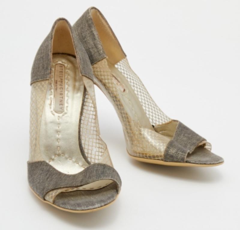 Stella McCartney Grey/Gold Canvas and PVC Peep Toe Pumps Size 36 In Good Condition For Sale In Dubai, Al Qouz 2