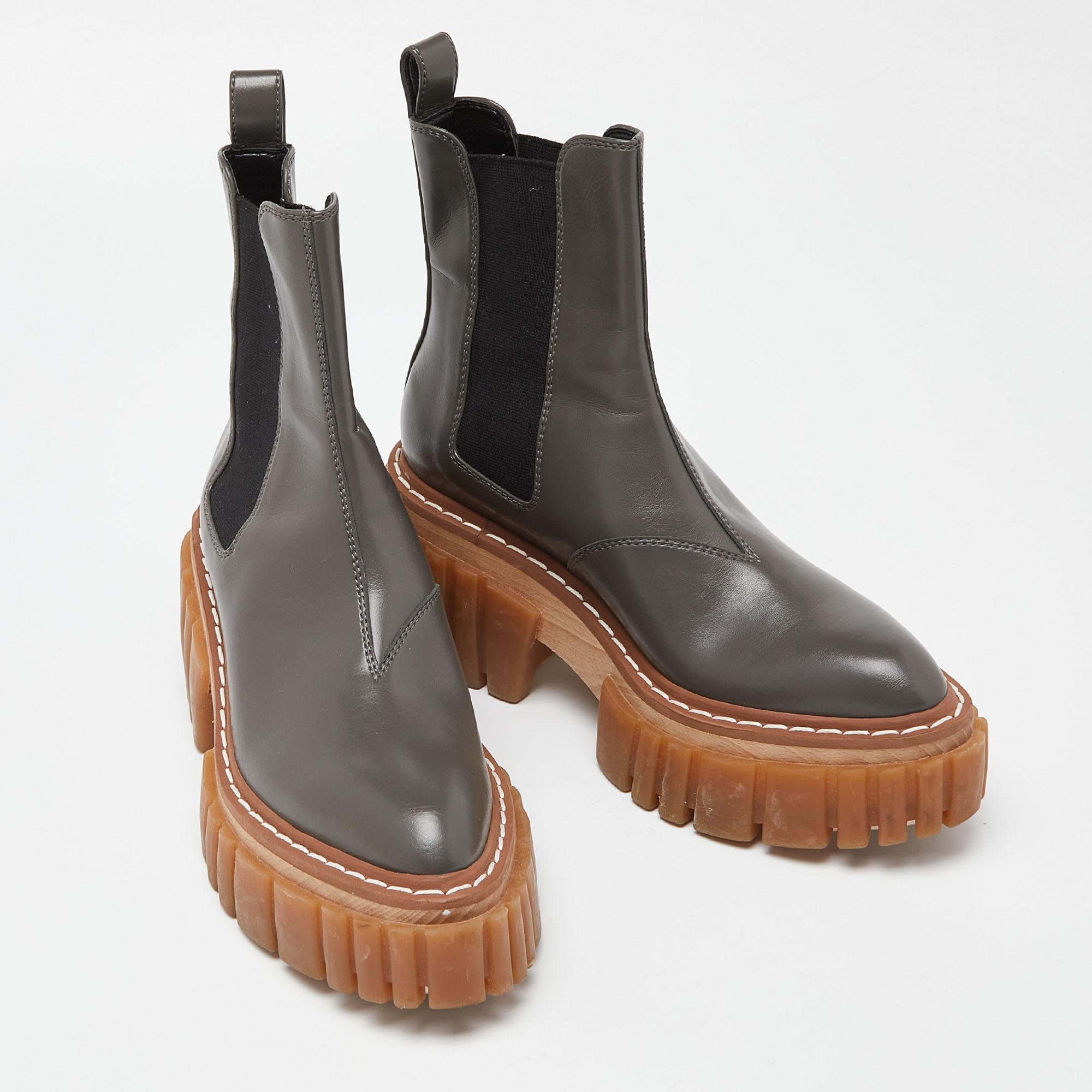 Stella Mccartney Grey Leather Vegan Chelsea Boots Size 37 In Good Condition For Sale In Dubai, Al Qouz 2
