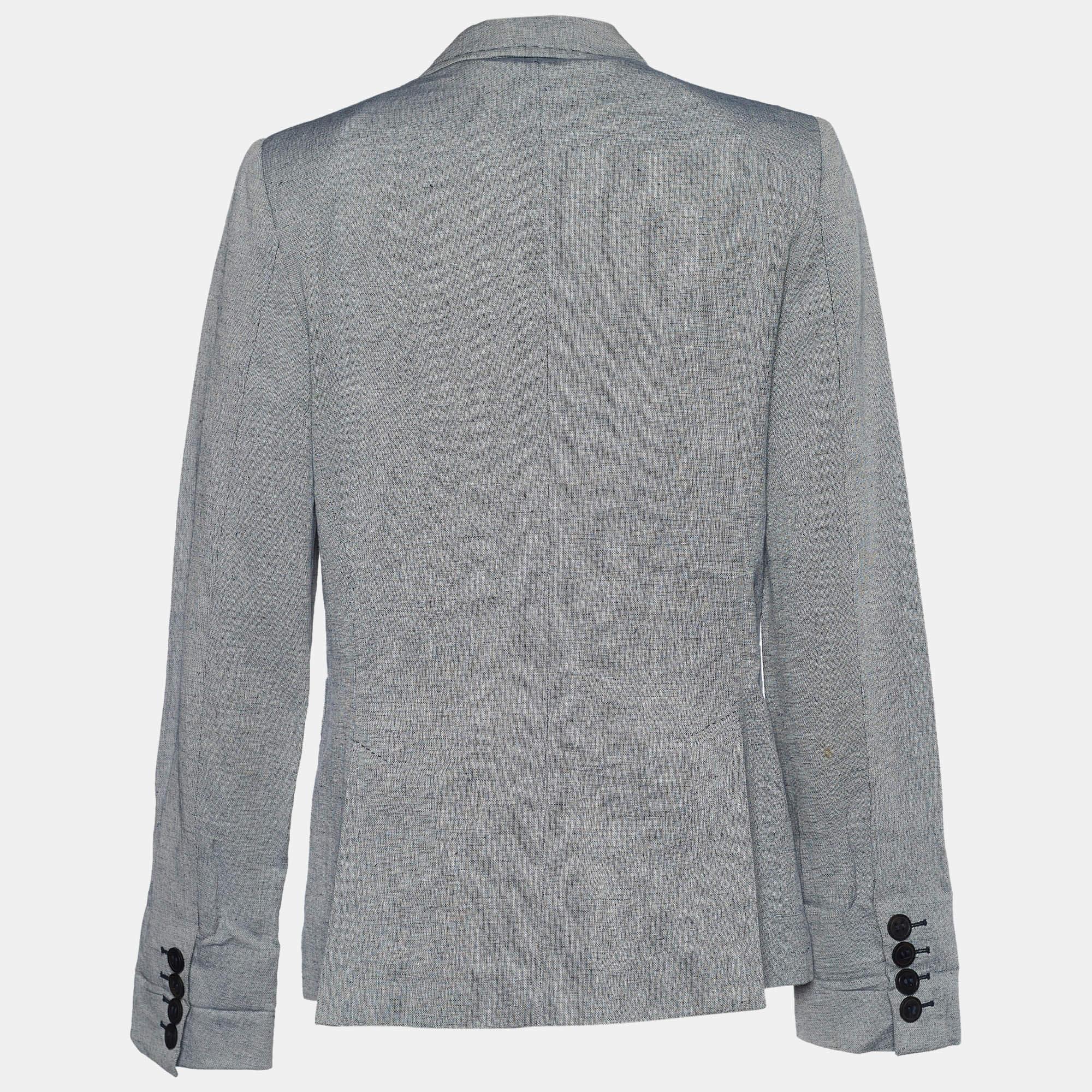 Lend a sharp, fashionable finish to your look with this Stella McCartney blazer. Tailored carefully using a linen blend, the grey blazer is added with a single-breasted front, notched lapels, and two pockets.

