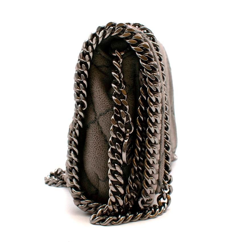 Stella McCartney Grey Quilted Vegetarian Suede Falabella Crossbody Bag 

-Soft velvet like Faux suede texture 
-Beautiful quilting design
-Compact shape with flap
 front closure
-Stella McCartney logo disc
-Fully lined with branded fabric
-Ruthenium