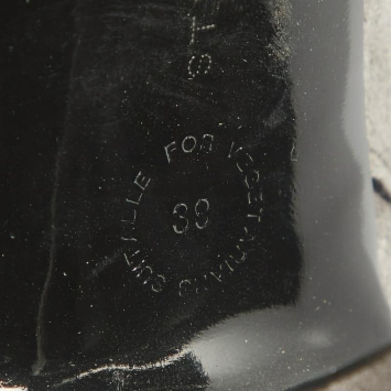 Les bottes sont un élément essentiel de votre garde-robe, et ces bottes, fabriquées à partir de matériaux de première qualité, sont un bon choix. Offrant le meilleur du confort et du style, cette paire à semelle robuste sera parfaite avec un jean