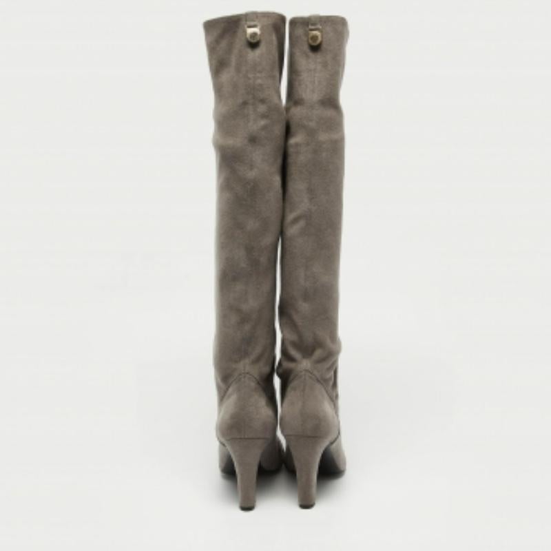 Stella McCartney - Bottes en daim gris, longueur genou, taille 39 Bon état - En vente à Dubai, Al Qouz 2