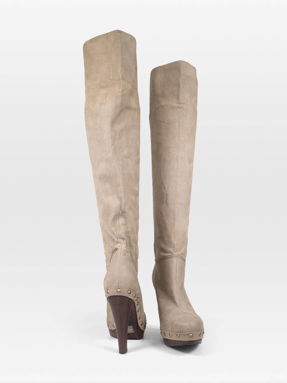 Beige Stella McCartney - Bottes cloutées en daim végétal gris, taille IT 38 en vente