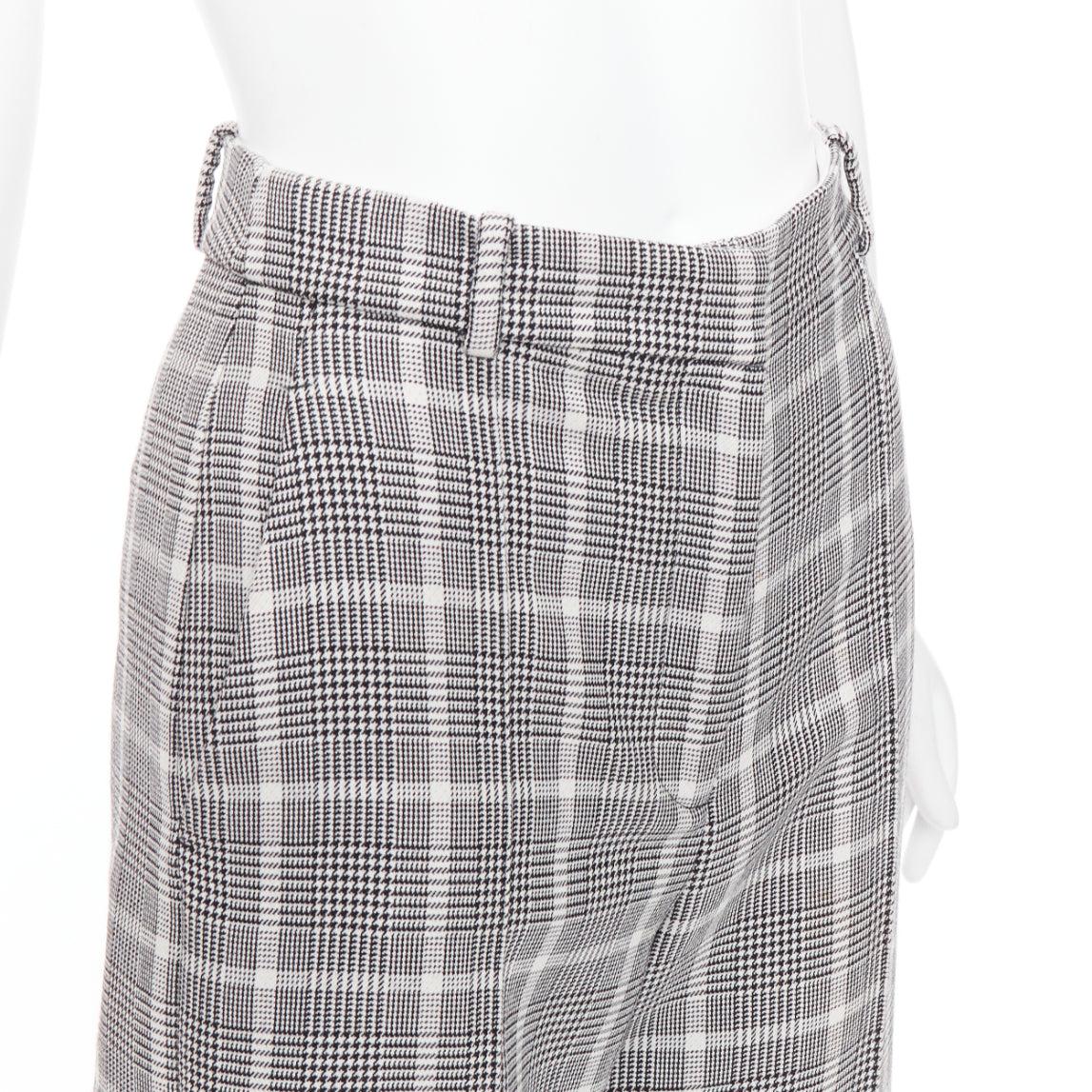 STELLA MCCARTNEY Grau-Weiße Hose mit weitem Bein und Hahnentrittmuster IT36 XXS
Referenz: GEGG/A00013
Marke: Stella McCartney
Designer: Stella McCartney
MATERIAL: Fühlt sich an wie Wolle
Farbe: Grau
Muster: Hahnentritt
Verschluss: Zip