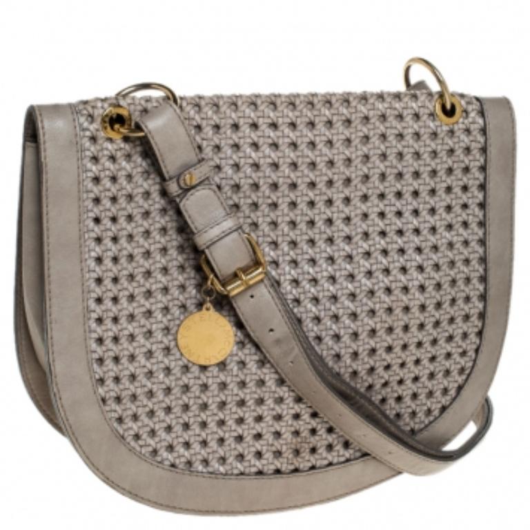 Lleva este bolso de Stella McCartney sin renunciar al estilo. Este bolso de piel tejida tiene forma de 