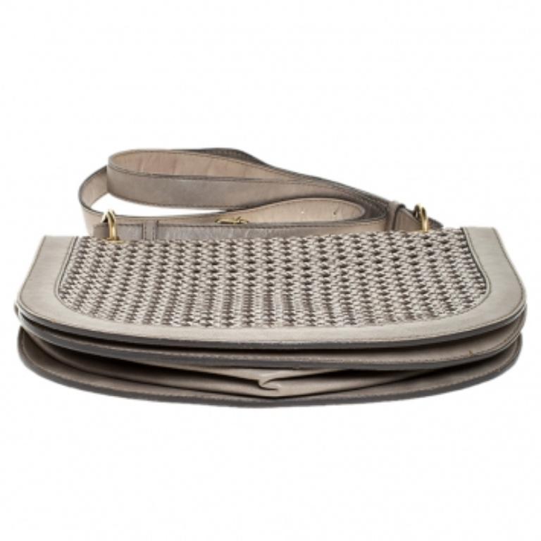 Stella McCartney Bolso con solapa Alexa de piel tejida gris en Bastante bueno estado para la venta en Dubai, Al Qouz 2