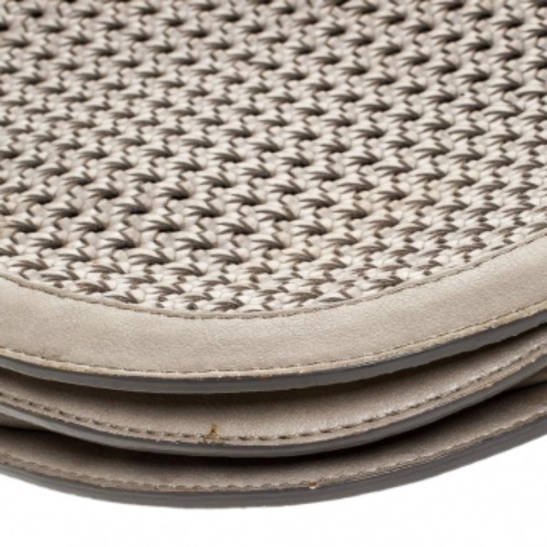 Stella McCartney Bolso con solapa Alexa de piel tejida gris en venta 2