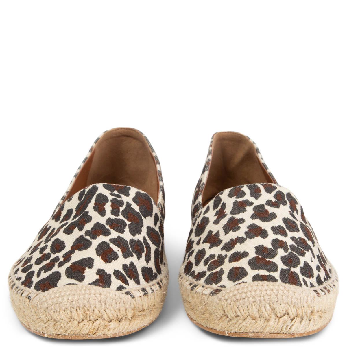 100% authentische Stella McCartney Espadrilles aus cremefarbenem, braunem und dunkelgrauem Canvas mit Leopardenmuster. Sie wurden getragen und sind in ausgezeichnetem Zustand. 

Messungen
Aufgedruckte Größe	37
Schuhgröße	37
Innensohle	23cm