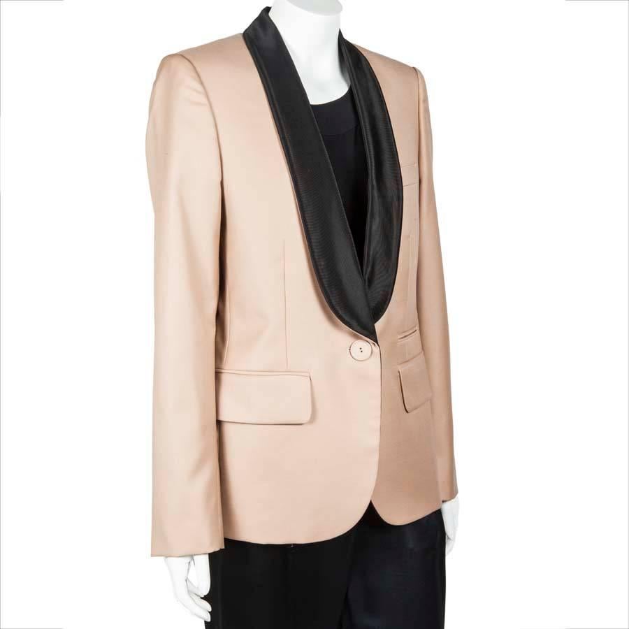 Stella McCartney jacket in beige wool. Size 42 IT equates to a 38 FR. The collar and the lining are in black cotton. 1 button closure. Slim fit. 

In very good condition.

Dimensions : Height : 73 cm, chest width : 47 cm, waist width : 46 cm, bottom