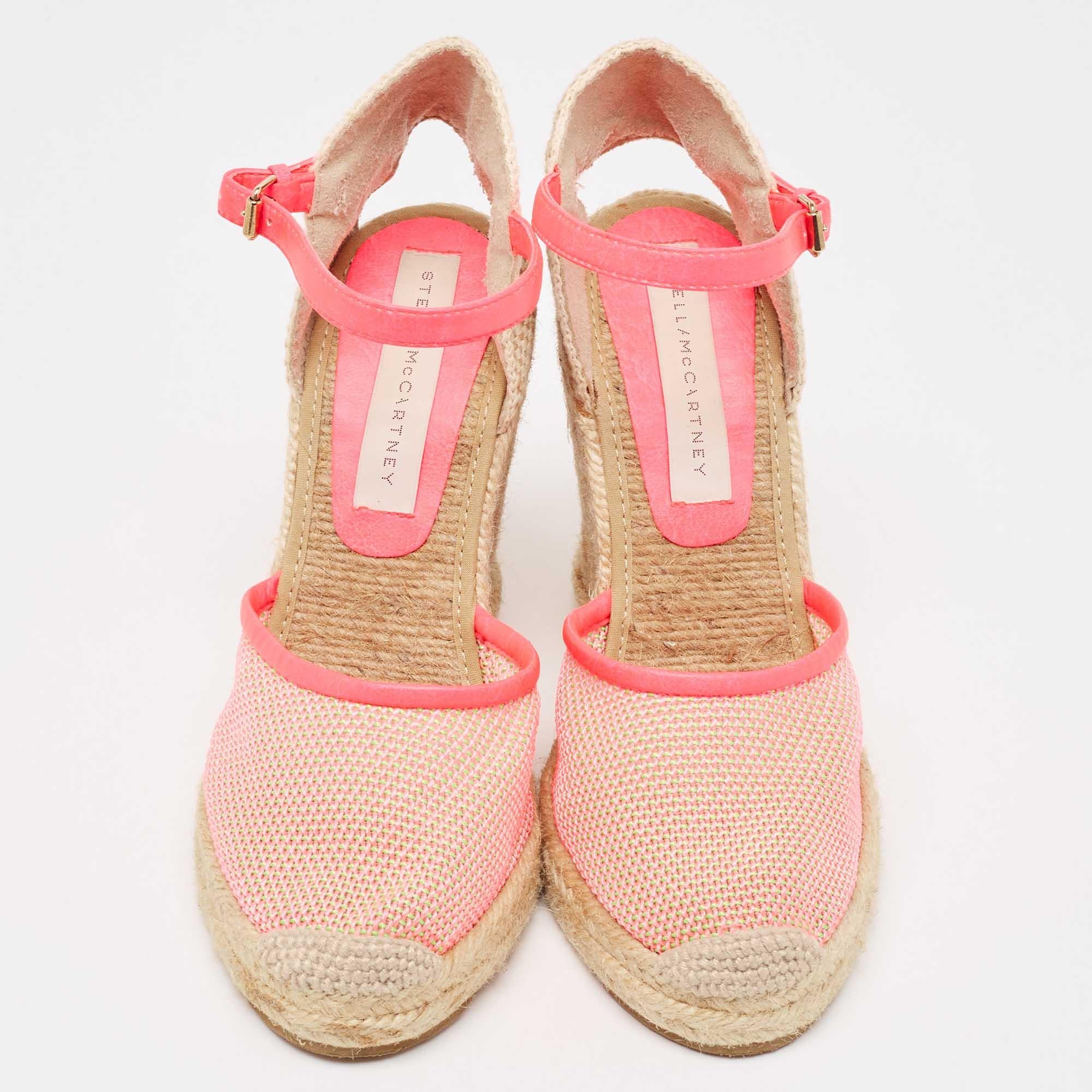 Beige Stella McCartney - Sandales espadrilles compensées à lanières à la cheville en maille tissée, taille 38 en vente