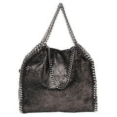 Stella McCartney Metallic-Schwarze Mini Falabella-Tasche aus Kunstleder