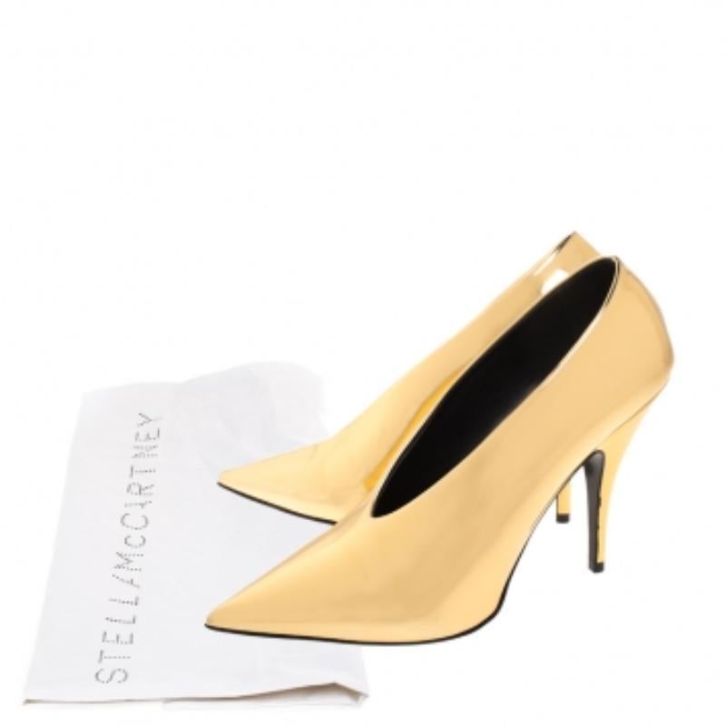 Stella McCartney Metallic Faux Patent Leather V Neck Pointed Toe Pumps Size 38 Naranja en venta