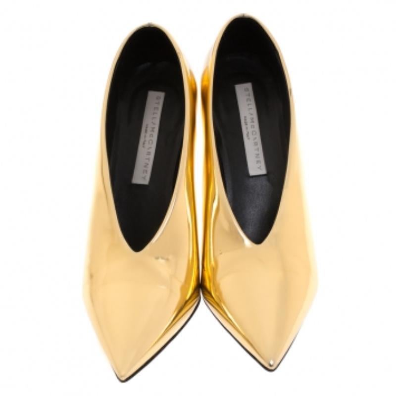 De las mujeres Stella McCartney Metallic Faux Patent Leather V Neck Pointed Toe Pumps Size 38 en venta