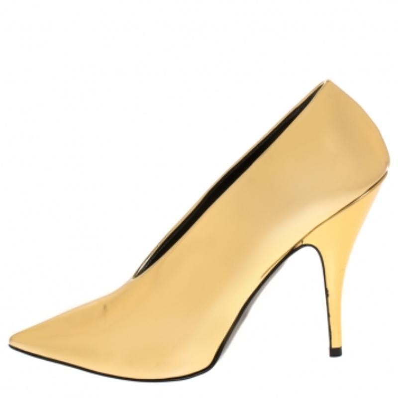 Stella McCartney Metallic Faux Patent Leather V Neck Pointed Toe Pumps Size 38 en venta 2