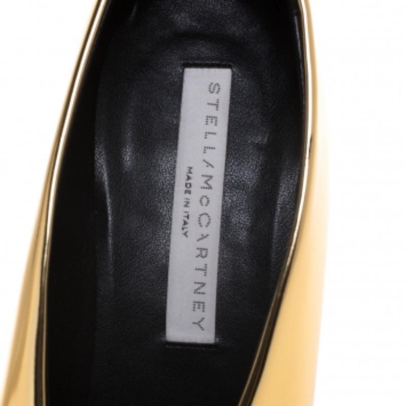 Stella McCartney Metallic Faux Patent Leather V Neck Pointed Toe Pumps Size 38 en venta 3