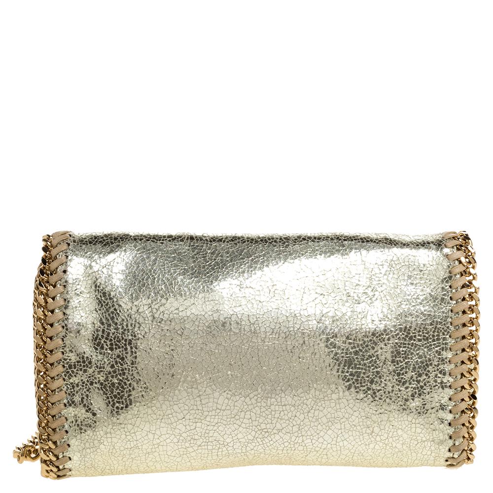 This Falabella flap bag from Stella McCartney is a beauty. Crafted from faux leather, it is durable and stylish. While the chain detailing elevate its beauty, the fabric-lined interior will dutifully hold all your daily essentials. You are sure to