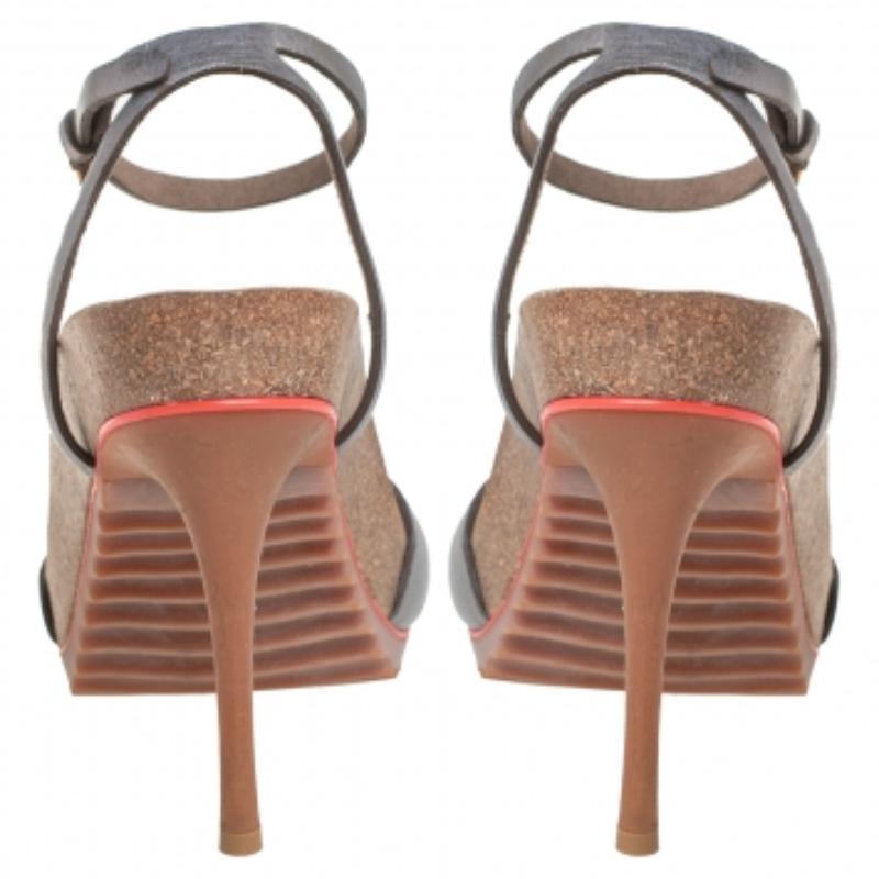 Stella McCartney Metallic Grey Faux Leather Ankle Strap Sandals Size 38 In Good Condition For Sale In Dubai, Al Qouz 2