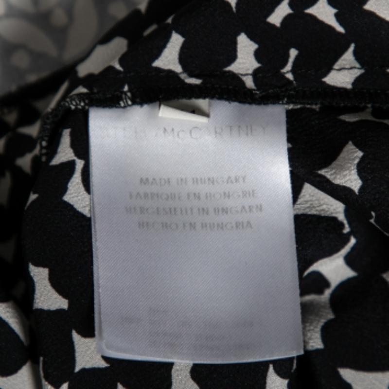 Faites preuve d'élégance et de chic en portant ce haut à volants de Stella McCartney. Cette pièce monochrome est très tendance grâce à son imprimé cœur unique. Associez ce haut en soie à un pantalon et à des chaussures plates pour une allure sans