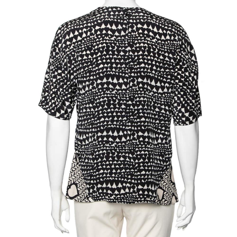 Make an elegant and chic style statement wearing this flounce top from Stella McCartney. The monochrome piece looks utterly fashionable with its unique heart print. Pair the silk top with trousers and flats for that effortless appeal.

