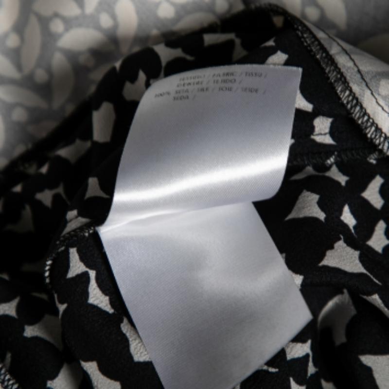 Gris Top à volants en soie imprimé cœur monochrome Stella McCartney M en vente